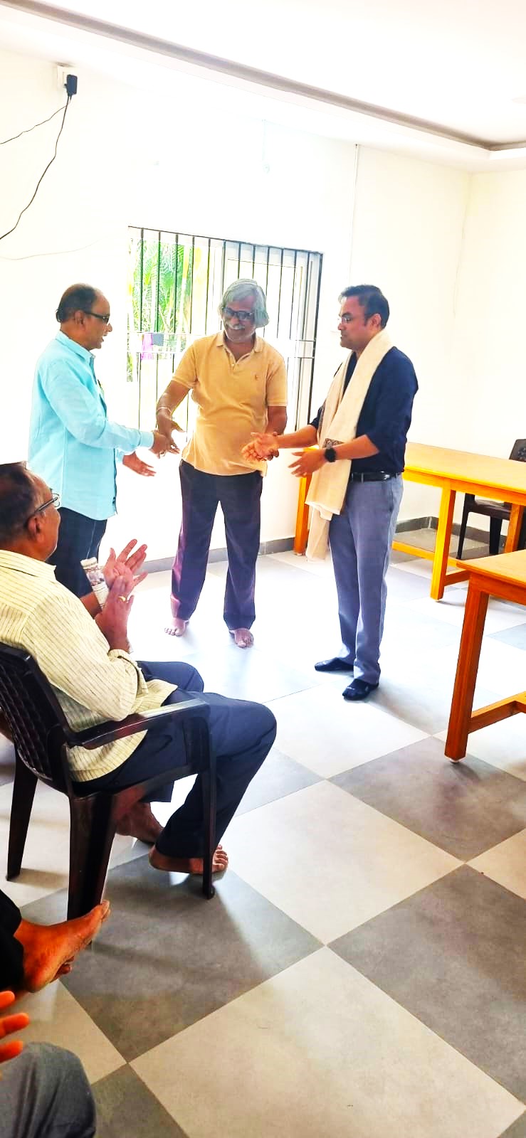 Honouring Dr. M. Sreedhar Garu By Dr C. Manik Prabhu Garu and Dr. Jayanth Kumar in the CPR training Program .jpeg
  